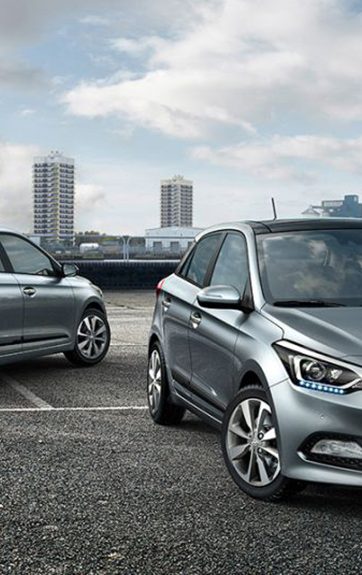 i20-gallery-front-side-view-dark-gray-parked-behin Hyundai i20